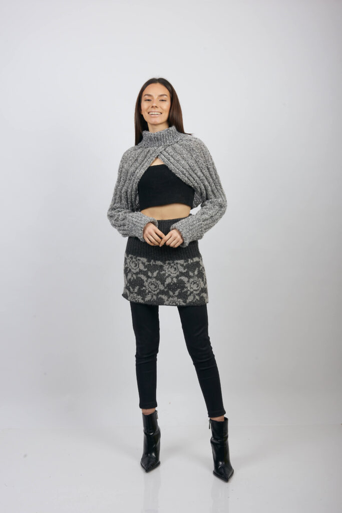 Cape with sleeves - Image 6