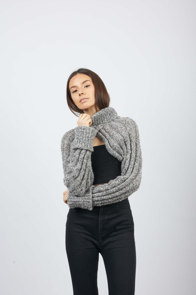 Cape with sleeves - Image 2