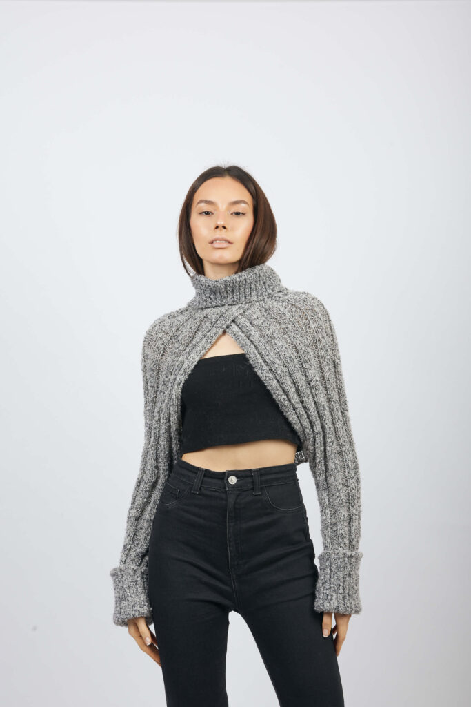 Cape with sleeves - Image 3